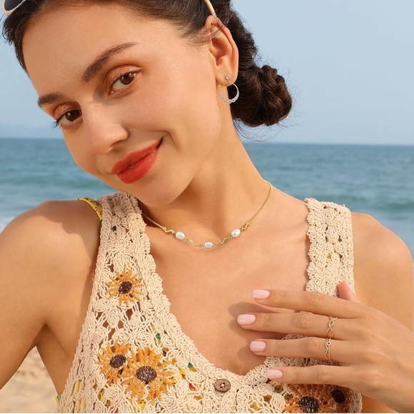 Gold and Pearl Necklace - Picture 3 of 6